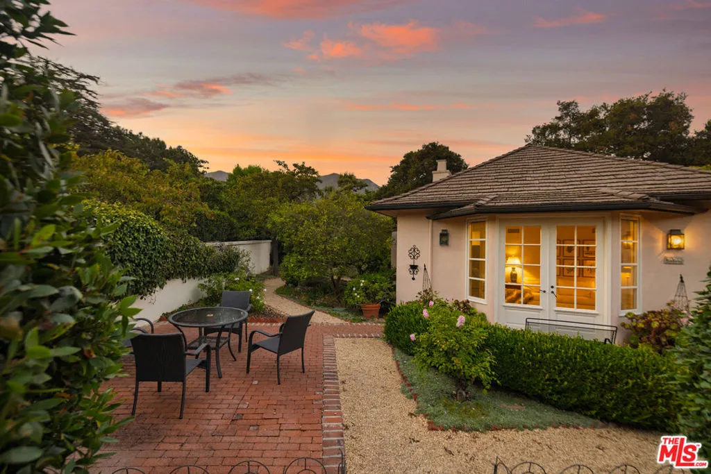 Montecito, California 93108, United States, 2 Bedrooms Bedrooms, ,4 BathroomsBathrooms,Residential,Active,186398