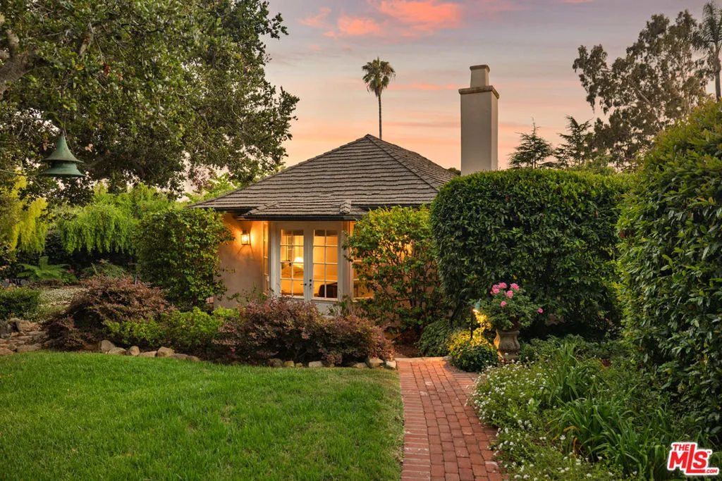 Montecito, California 93108, United States, 2 Bedrooms Bedrooms, ,4 BathroomsBathrooms,Residential,Active,186398