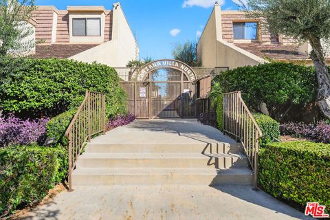 18419 Collins Street A Tarzana CA 91356