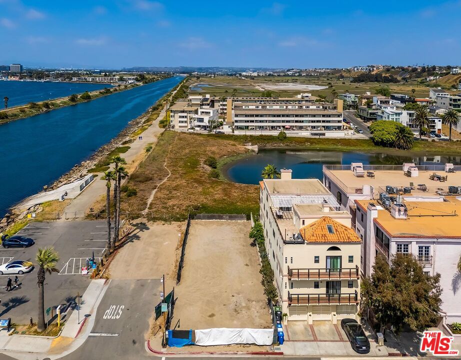 Properties 1 6202 Pacific Avenue