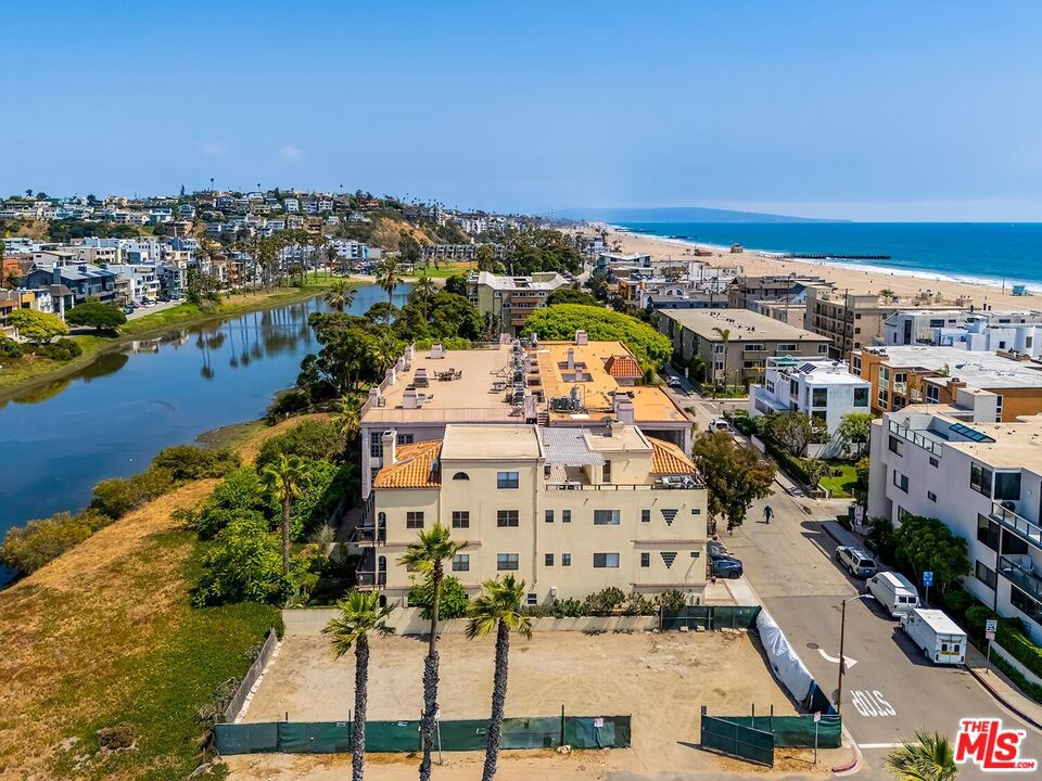 Properties 2 6202 Pacific Avenue