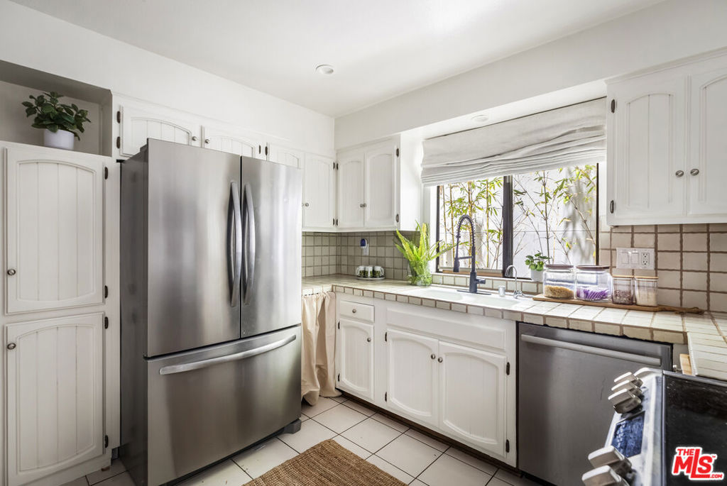 1916 Overland Avenue 2