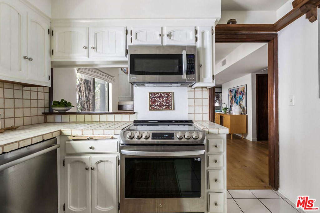 1916 Overland Avenue 2