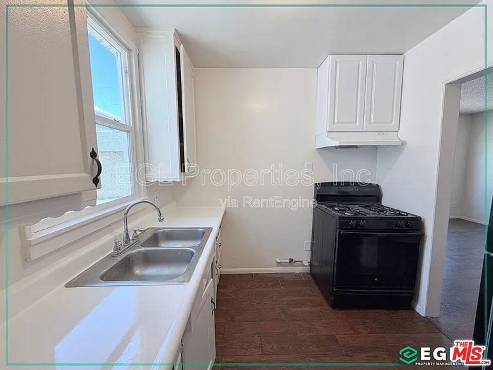315 W Queen Street
