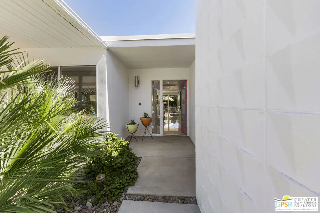 Palm Springs, California 92264, United States, 2 Bedrooms Bedrooms, ,2 BathroomsBathrooms,Residential,Pending,218338