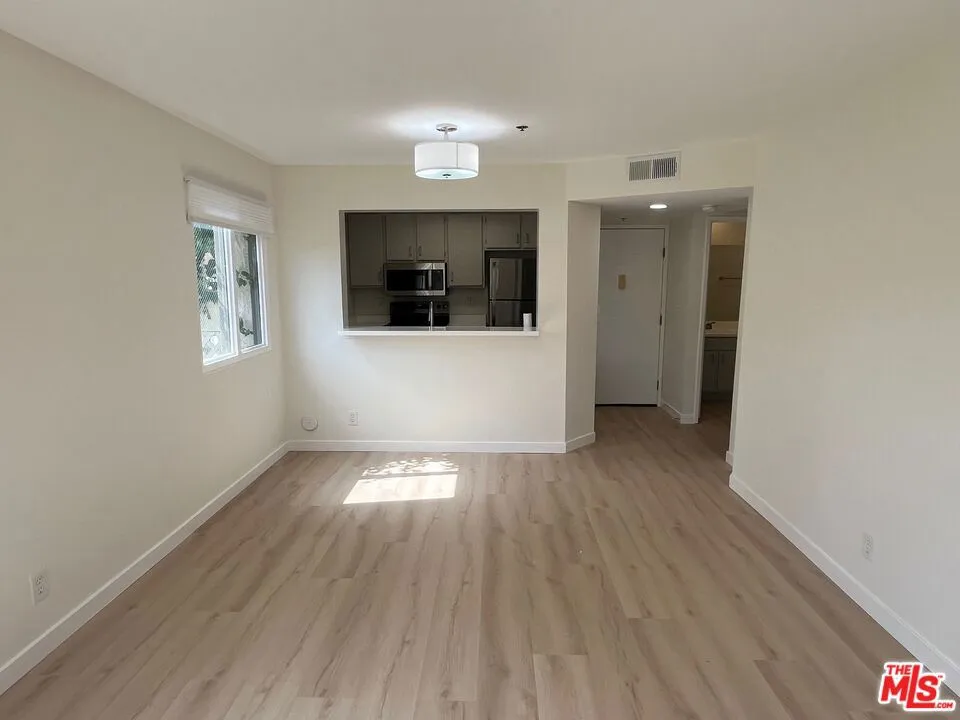 Pacific Palisades, California 90272, United States, 1 Bedroom Bedrooms, ,1 BathroomBathrooms,Residential,Active,214546
