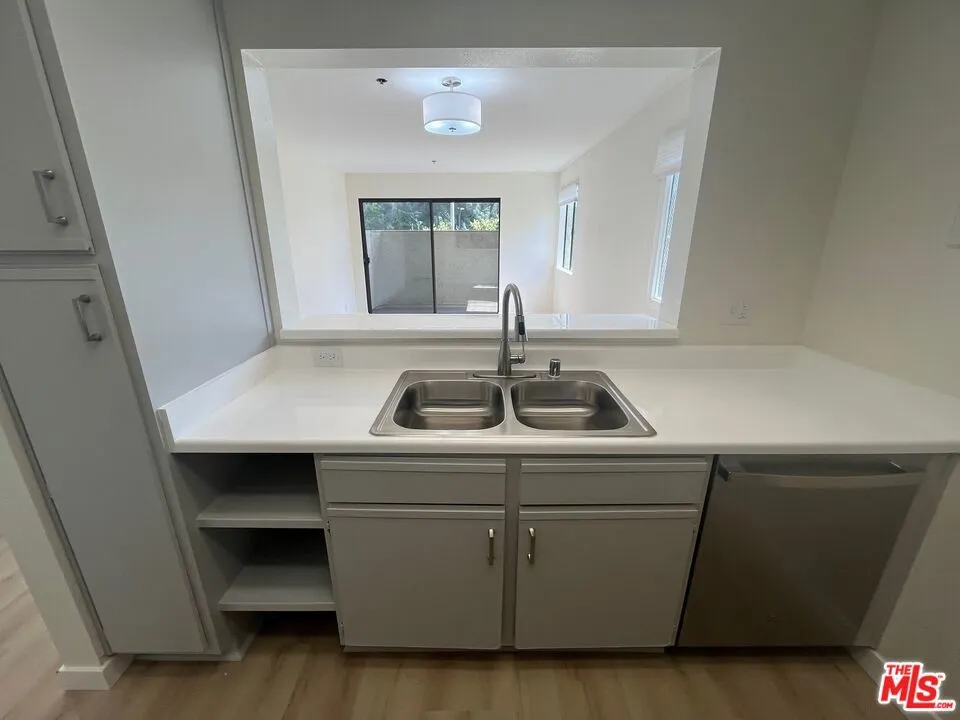 Pacific Palisades, California 90272, United States, 1 Bedroom Bedrooms, ,1 BathroomBathrooms,Residential,Active,214546