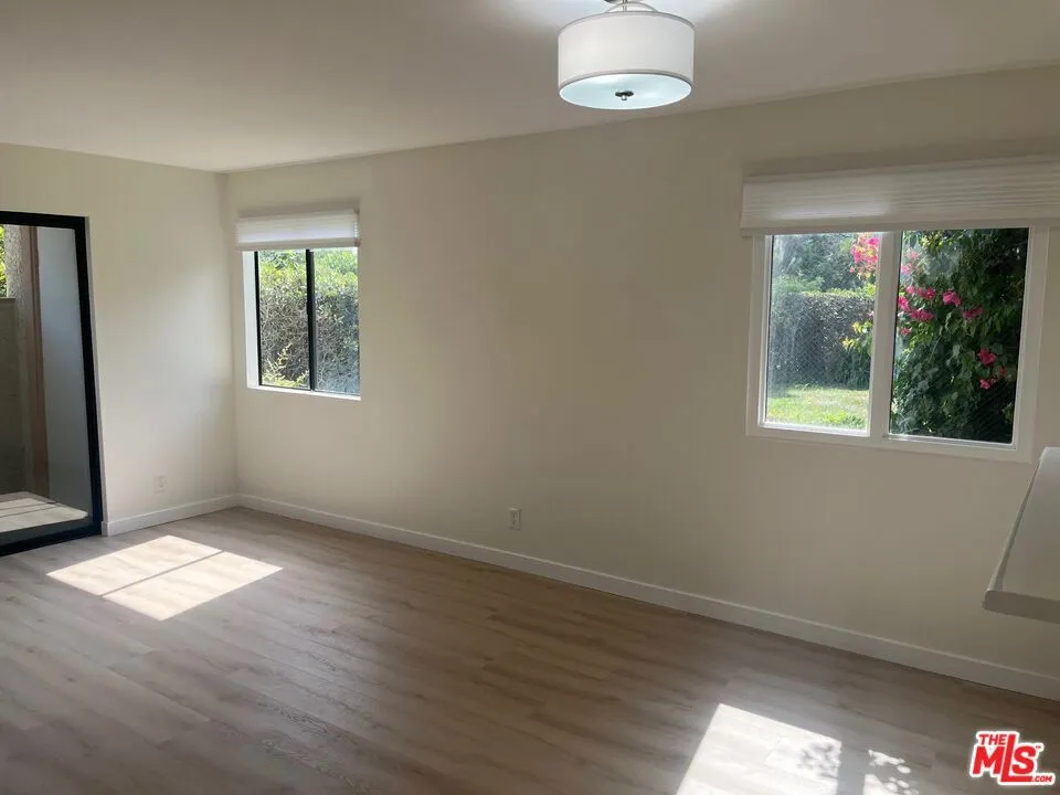 Pacific Palisades, California 90272, United States, 1 Bedroom Bedrooms, ,1 BathroomBathrooms,Residential,Active,214546