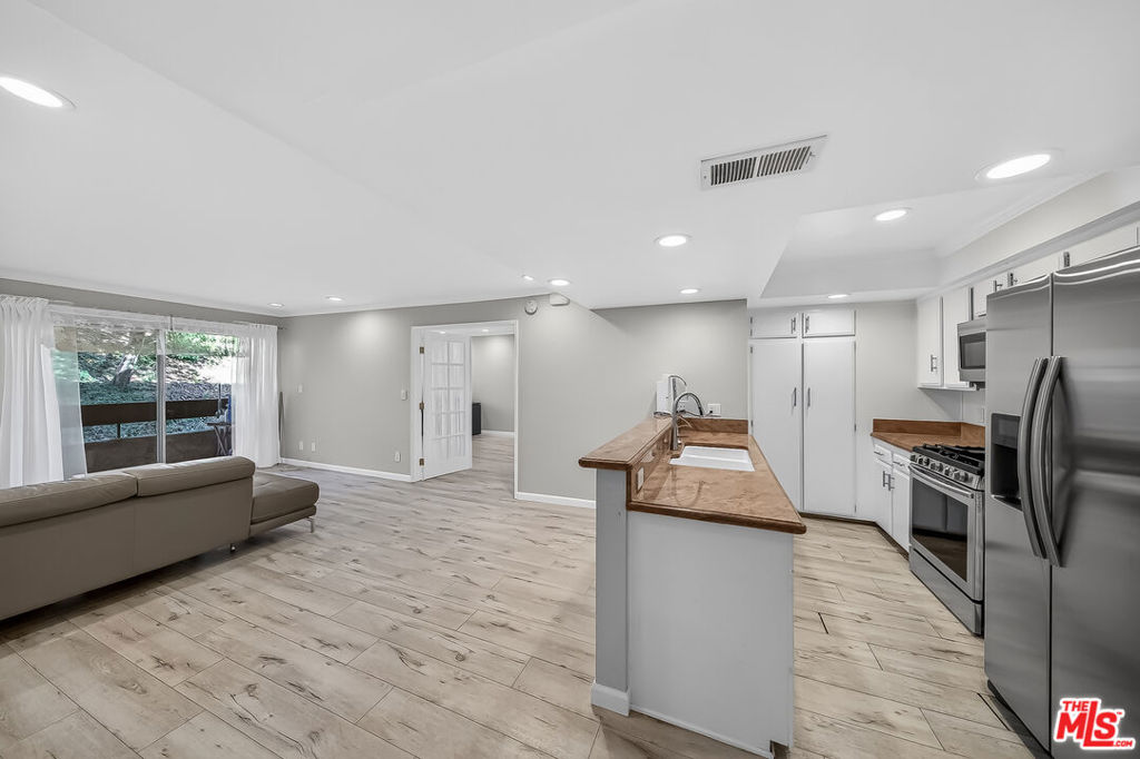 2700 Cahuenga Boulevard E. 4220