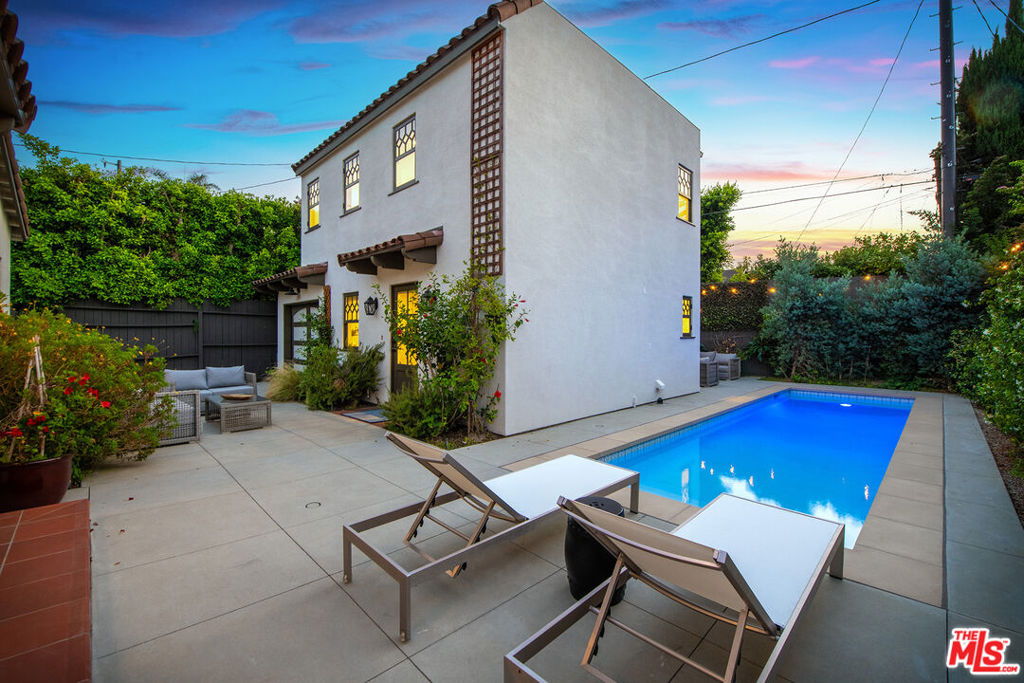 4359 Clybourn Avenue