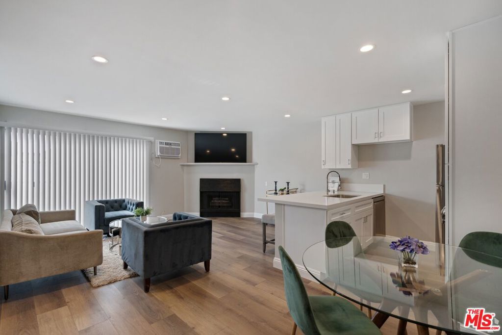 257 S Manhattan Place #12