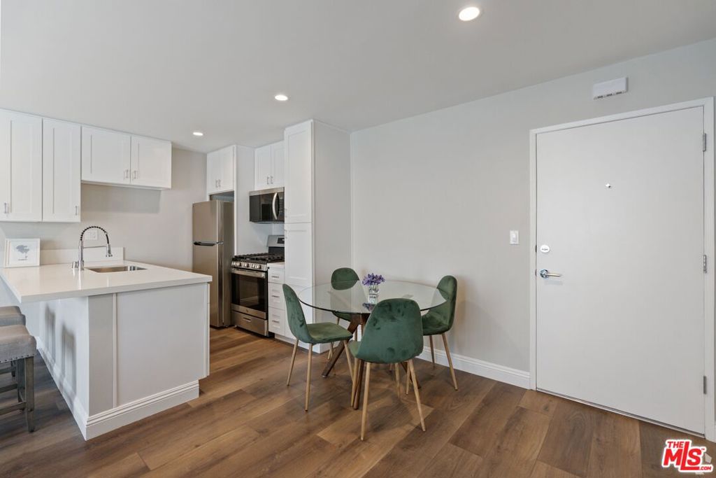 257 S Manhattan Place #12