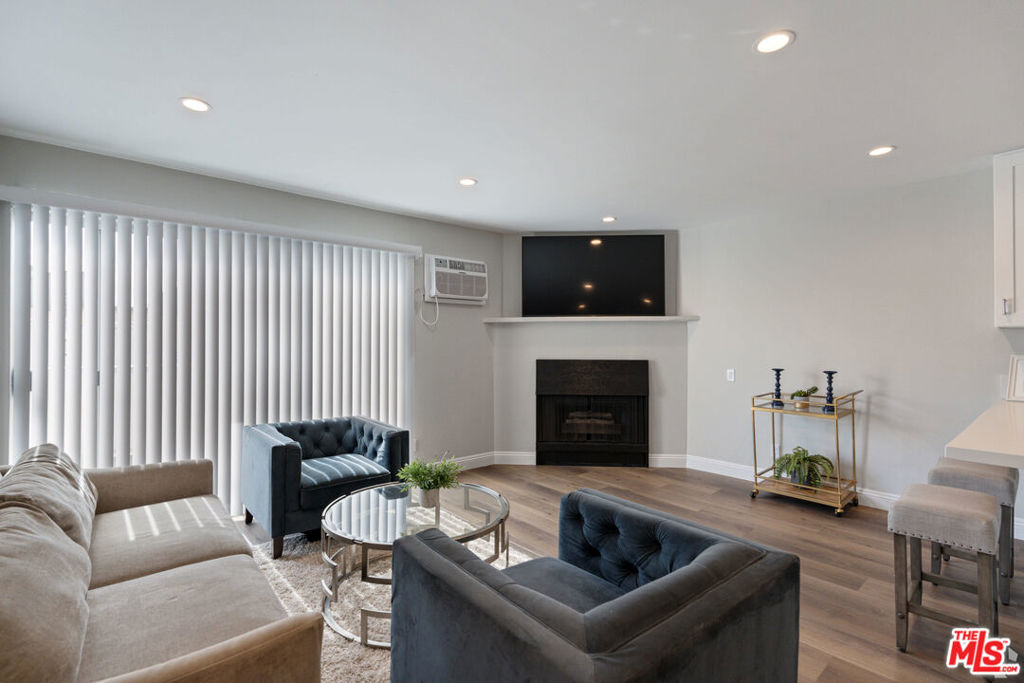 257 S Manhattan Place #12