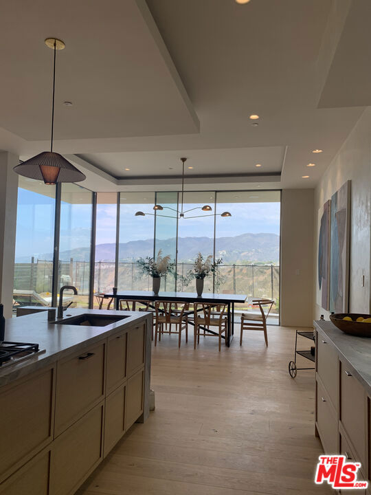 333 N Mount Holyoke Avenue