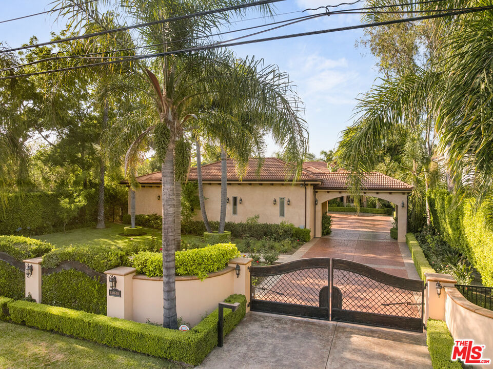 13845 Magnolia Boulevard