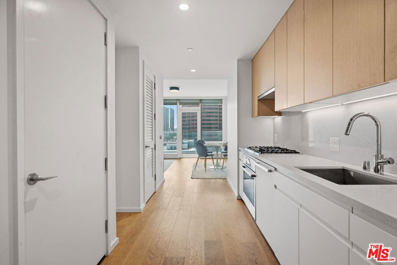 877 Francisco Street 1119