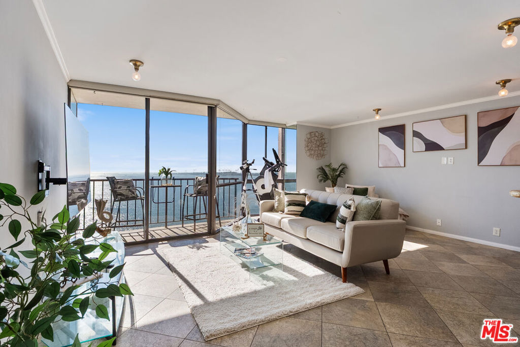 1750 E Ocean Boulevard 1407