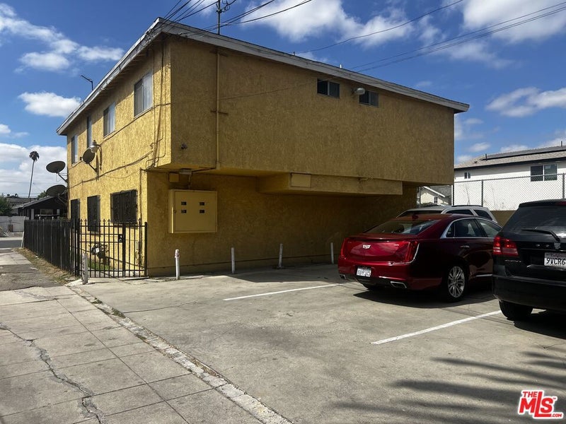 639 W 80th Street