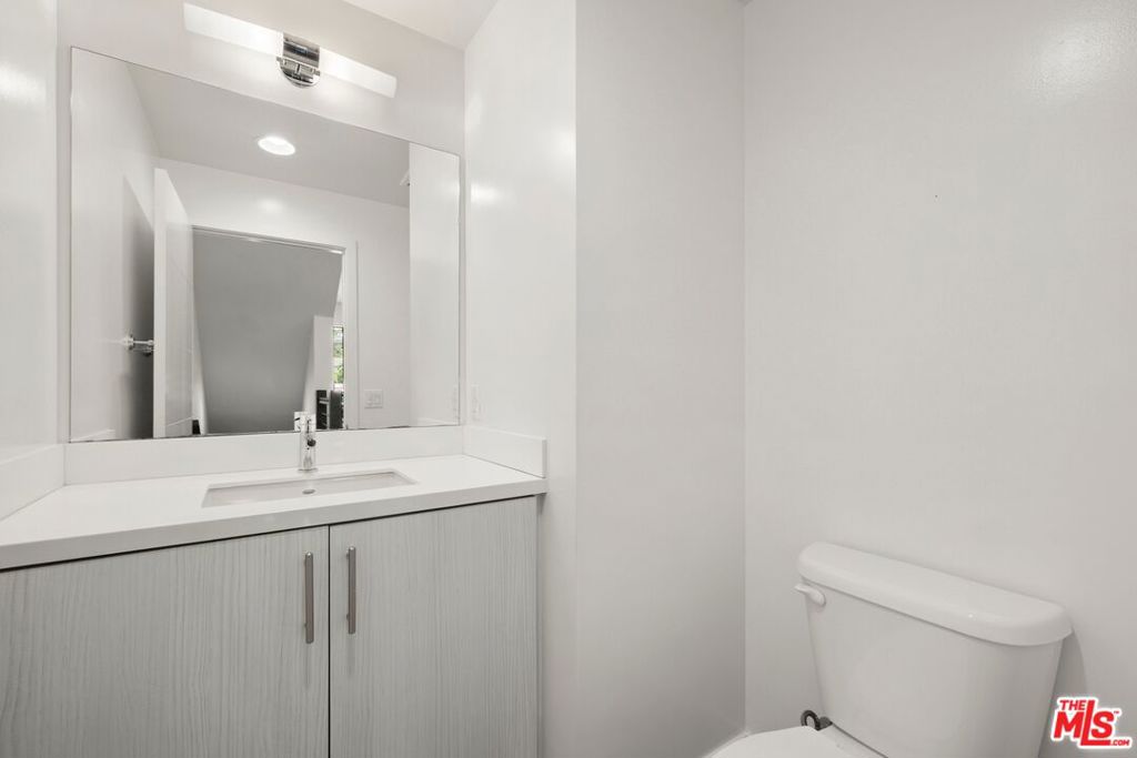 2930 Rowena Avenue 2