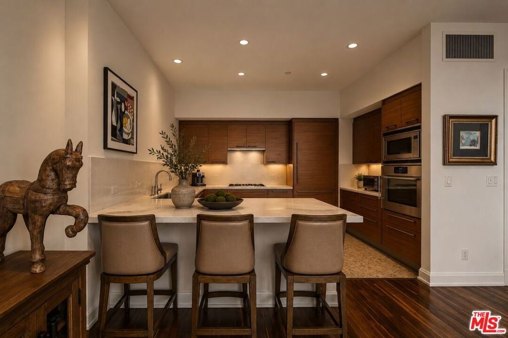 900 W Olympic Boulevard 29H