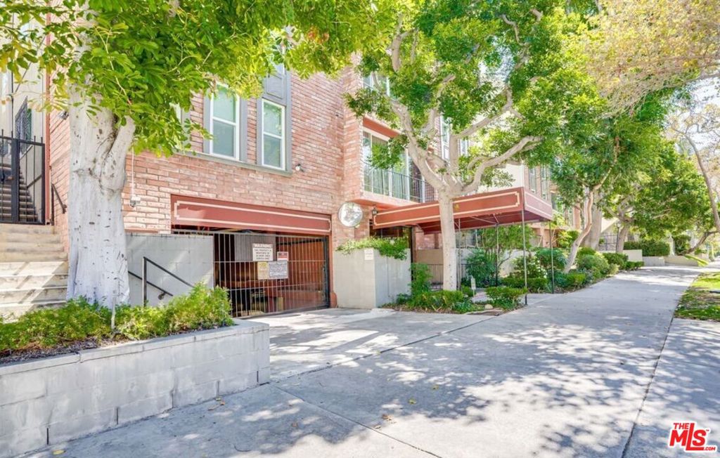 532 N Rossmore Avenue 306