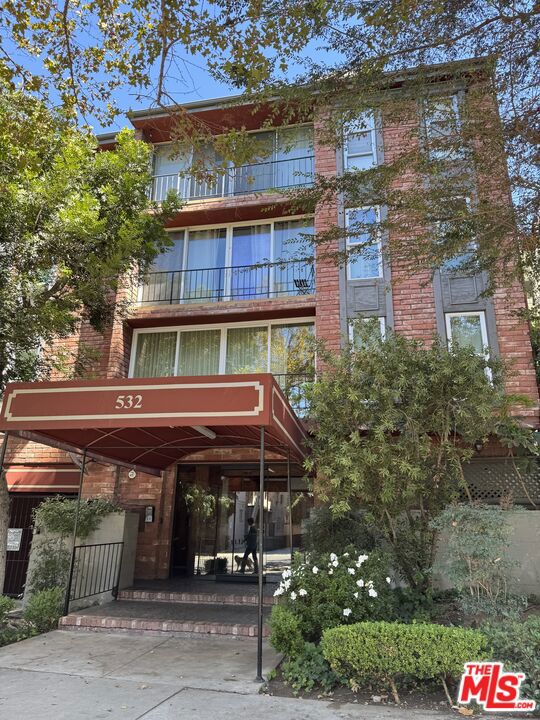 532 N Rossmore Avenue 306