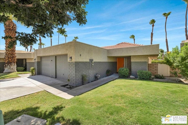 1241 Sunflower Circle South