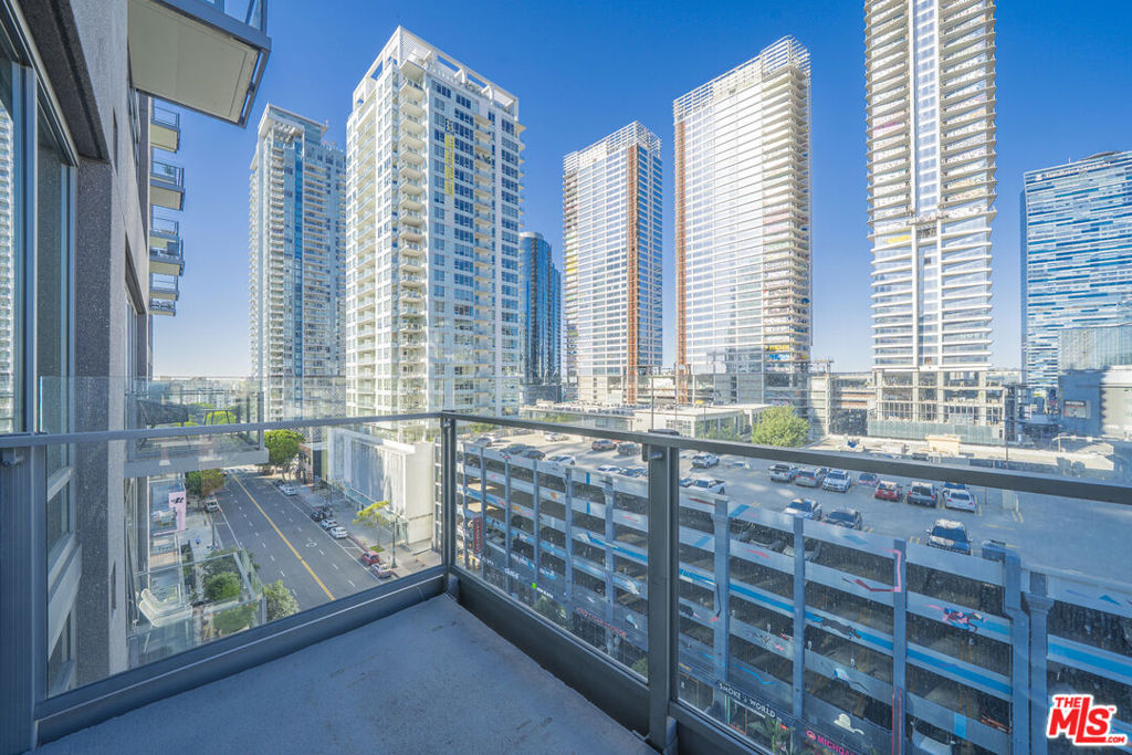 1100 S Hope Street 914