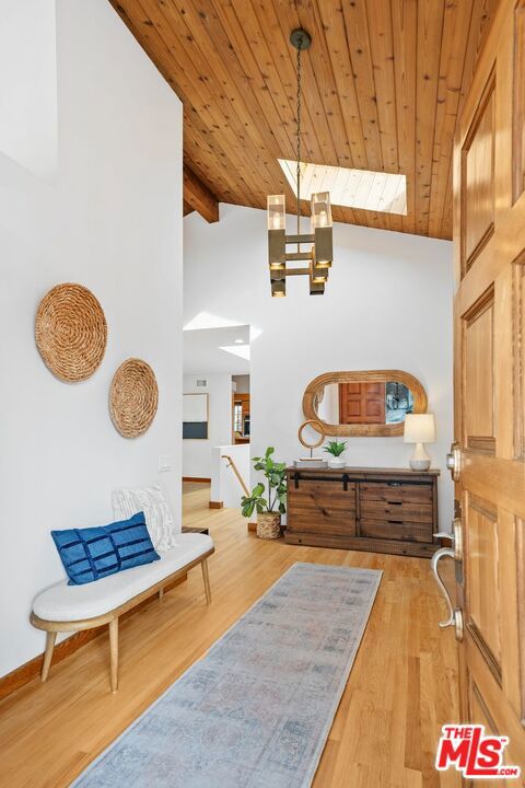 2200 N Poinsettia Avenue