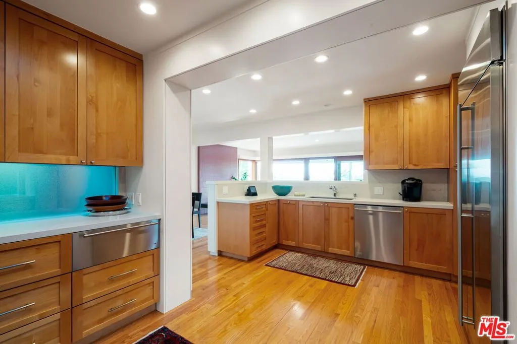 Santa Monica, California 90402, United States, 4 Bedrooms Bedrooms, ,3 BathroomsBathrooms,Residential,Active,240273