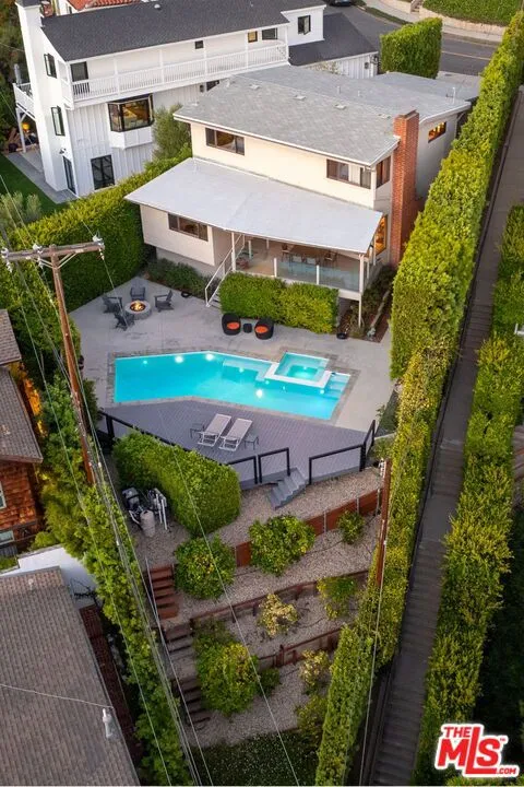 Santa Monica, California 90402, United States, 4 Bedrooms Bedrooms, ,3 BathroomsBathrooms,Residential,Active,240273