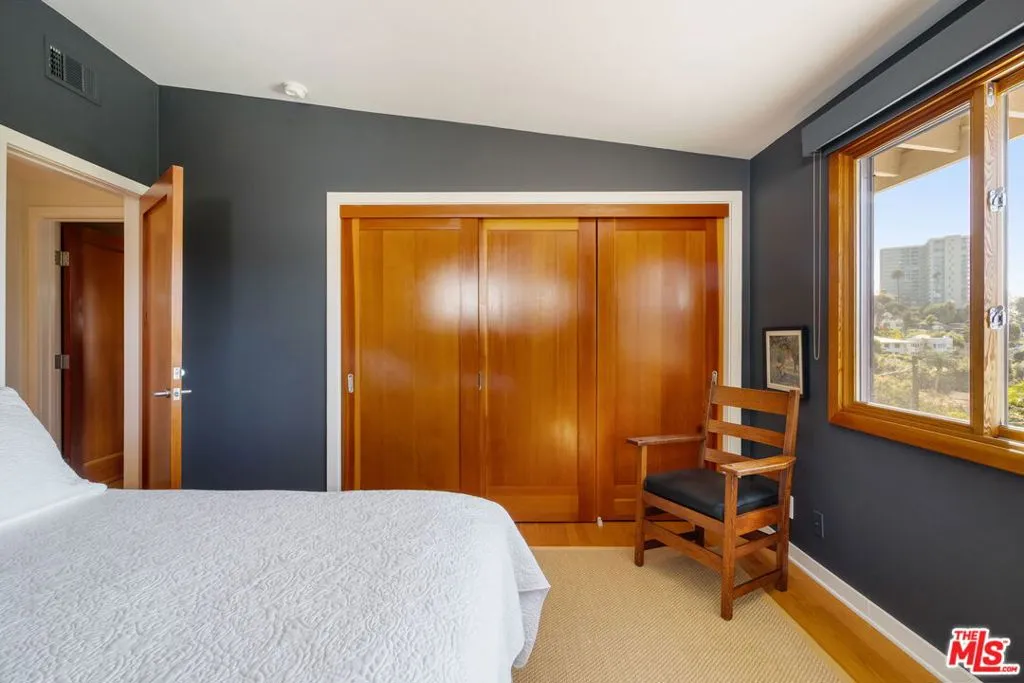 Santa Monica, California 90402, United States, 4 Bedrooms Bedrooms, ,3 BathroomsBathrooms,Residential,Active,240273