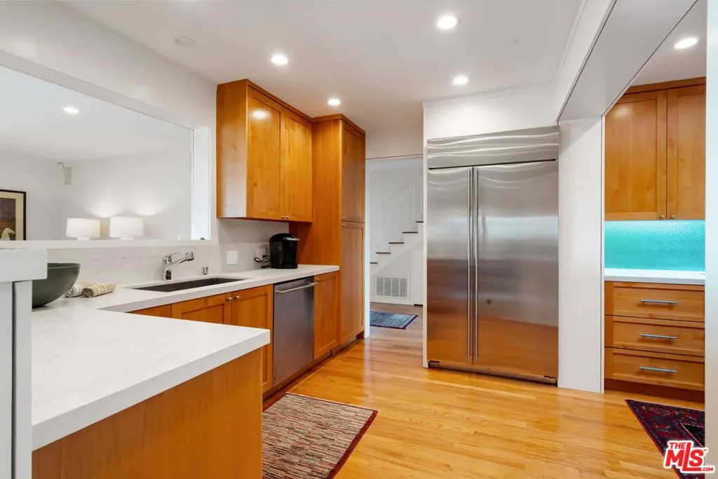 Santa Monica, California 90402, United States, 4 Bedrooms Bedrooms, ,3 BathroomsBathrooms,Residential,Active,240273