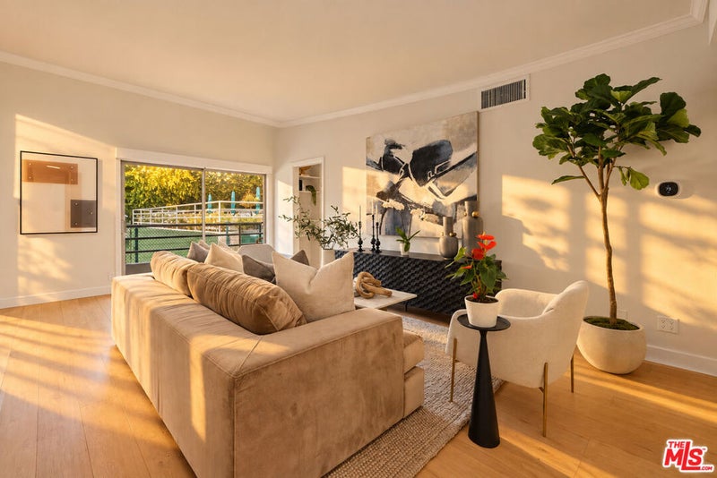 1131 Alta Loma Road 115