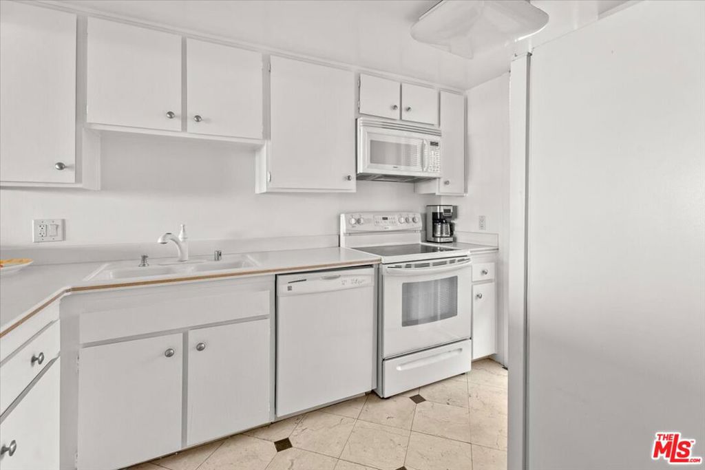 4316 Marina City Drive 1023