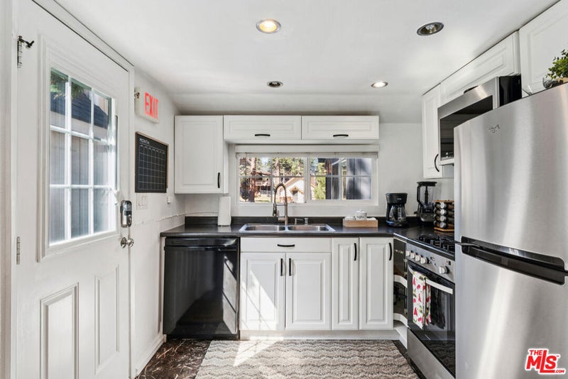 565 Lakewood Lane