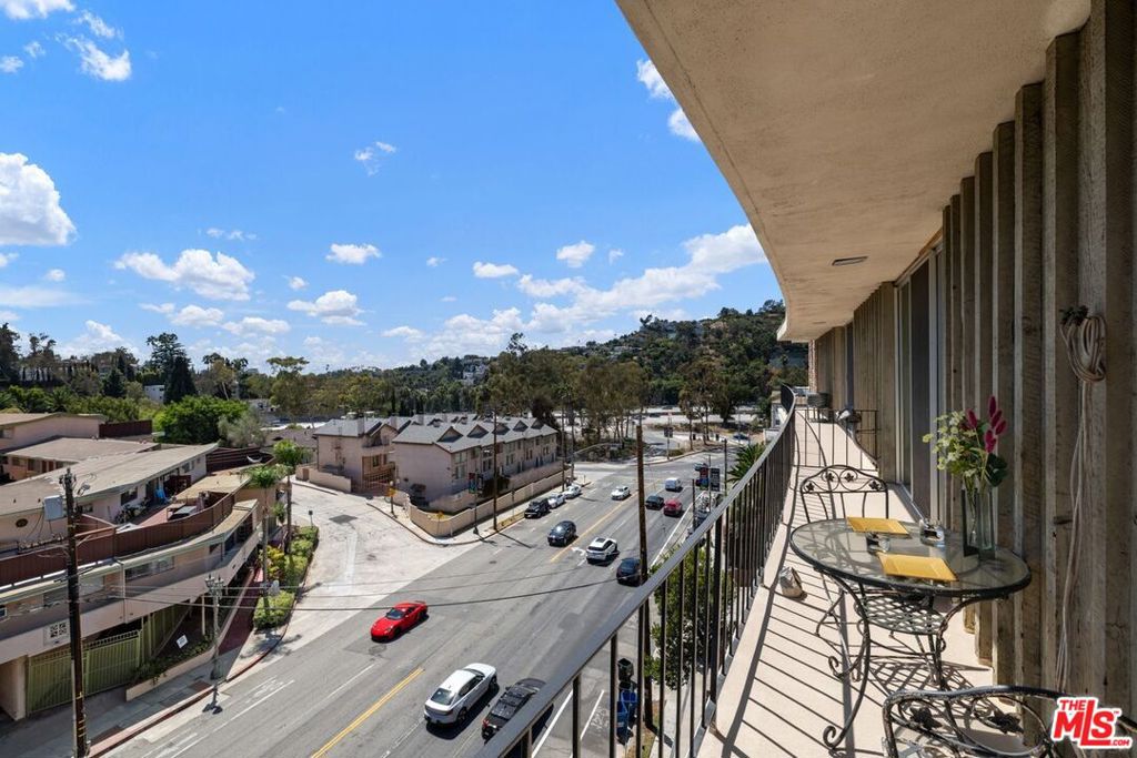 2260 N Cahuenga Boulevard 502