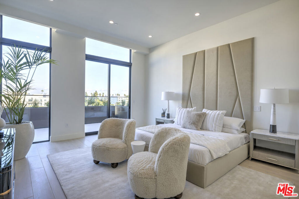 Properties 2 425 N Palm Drive 501
