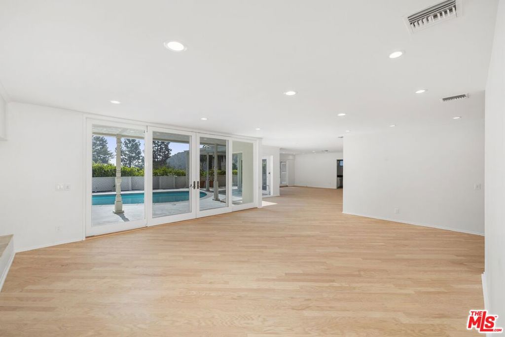 1700 Rising Glen Road