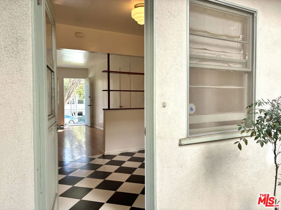 Santa Monica, California 90403, United States, 1 Bedroom Bedrooms, ,1 BathroomBathrooms,Residential,Active,245778