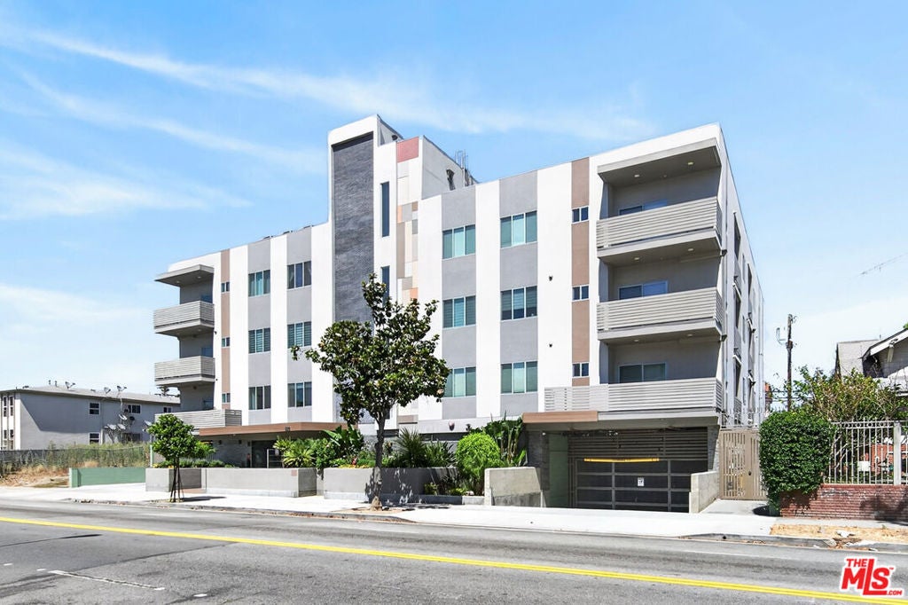 820 S Wilton Place 201