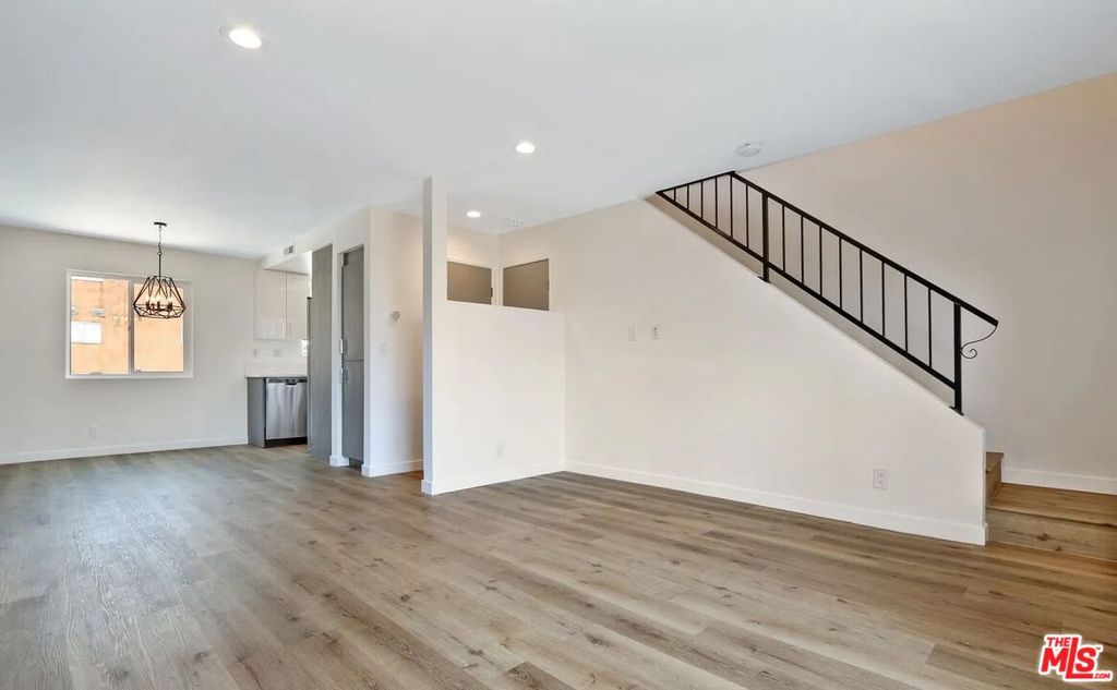 Properties 2 110 S Eucalyptus Avenue 2