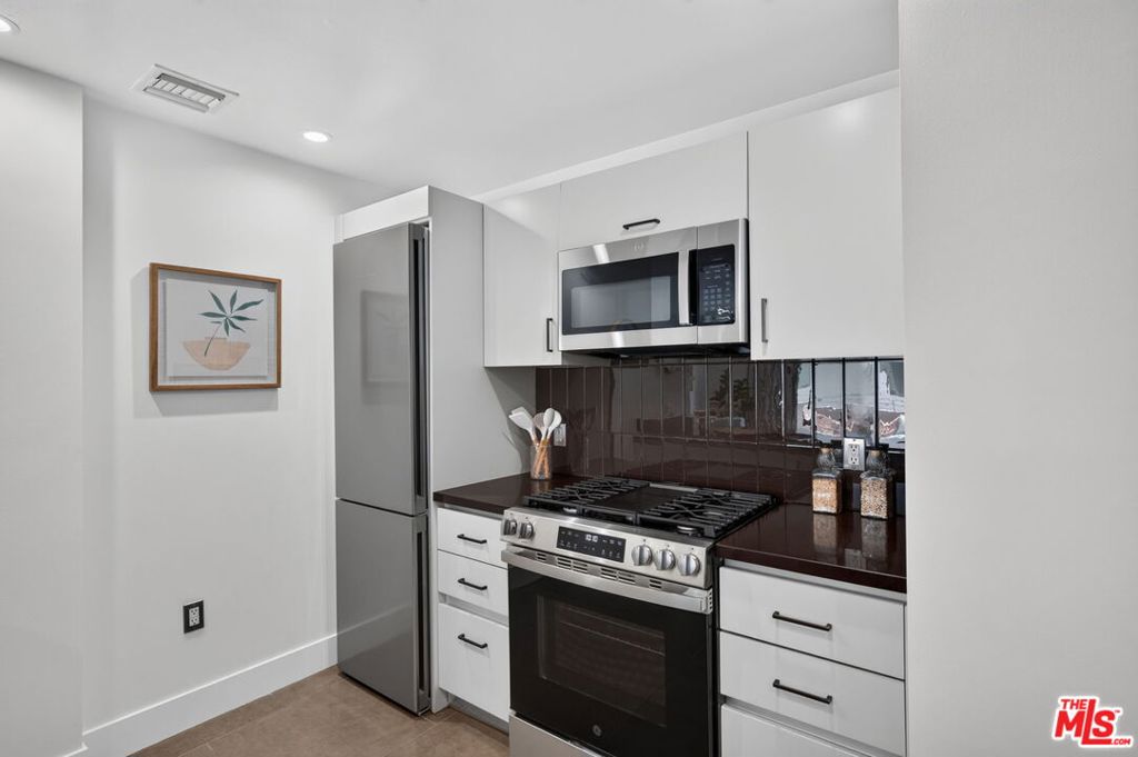 1700 Sawtelle Boulevard PH8