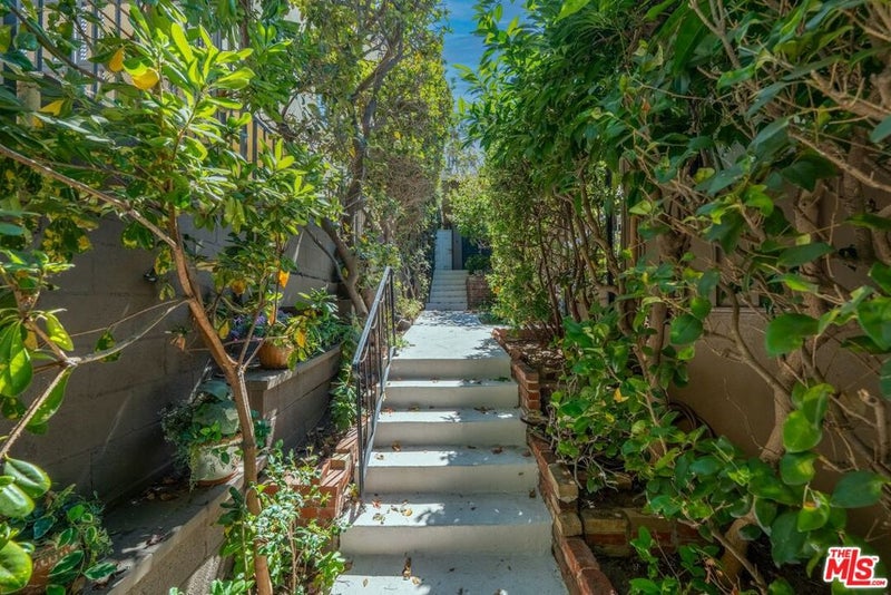 1581 Manning Avenue