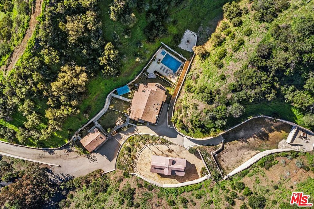 4099 Mandeville Canyon Rd