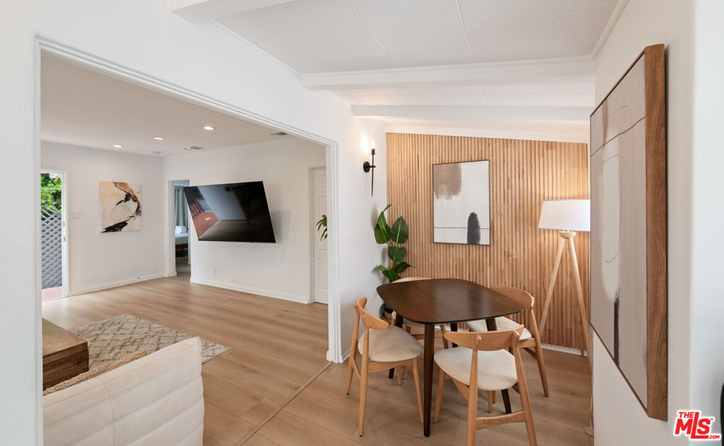 Properties 4 239 S Doheny Drive