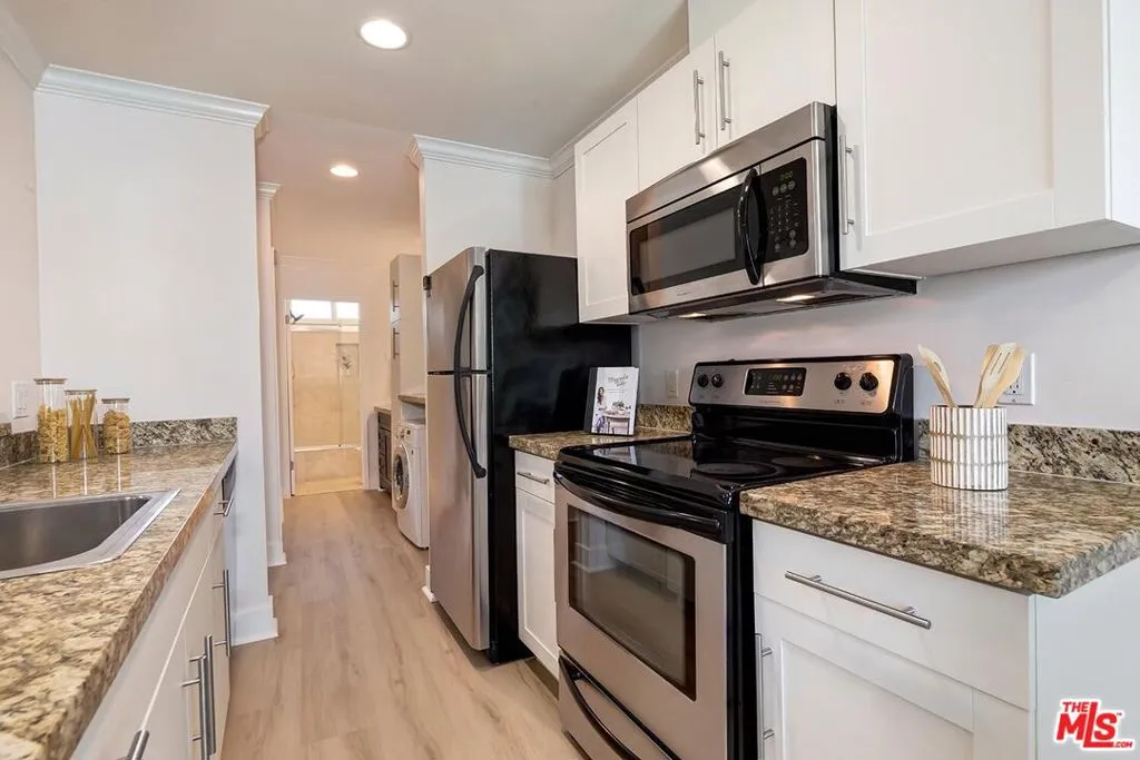 Los Angeles, California 90064, United States, 1 Bedroom Bedrooms, ,1 BathroomBathrooms,Residential,Active,178607