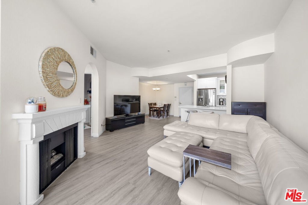 620 S Gramercy Place 234