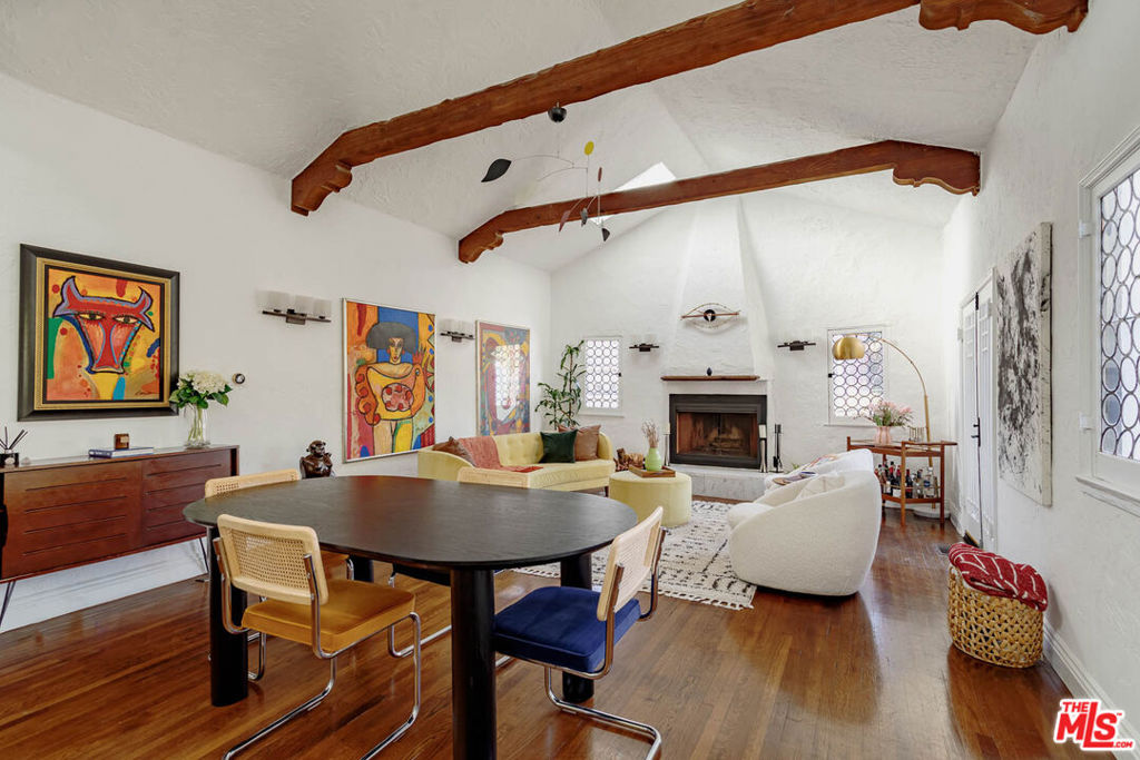 2251 N Cahuenga Boulevard