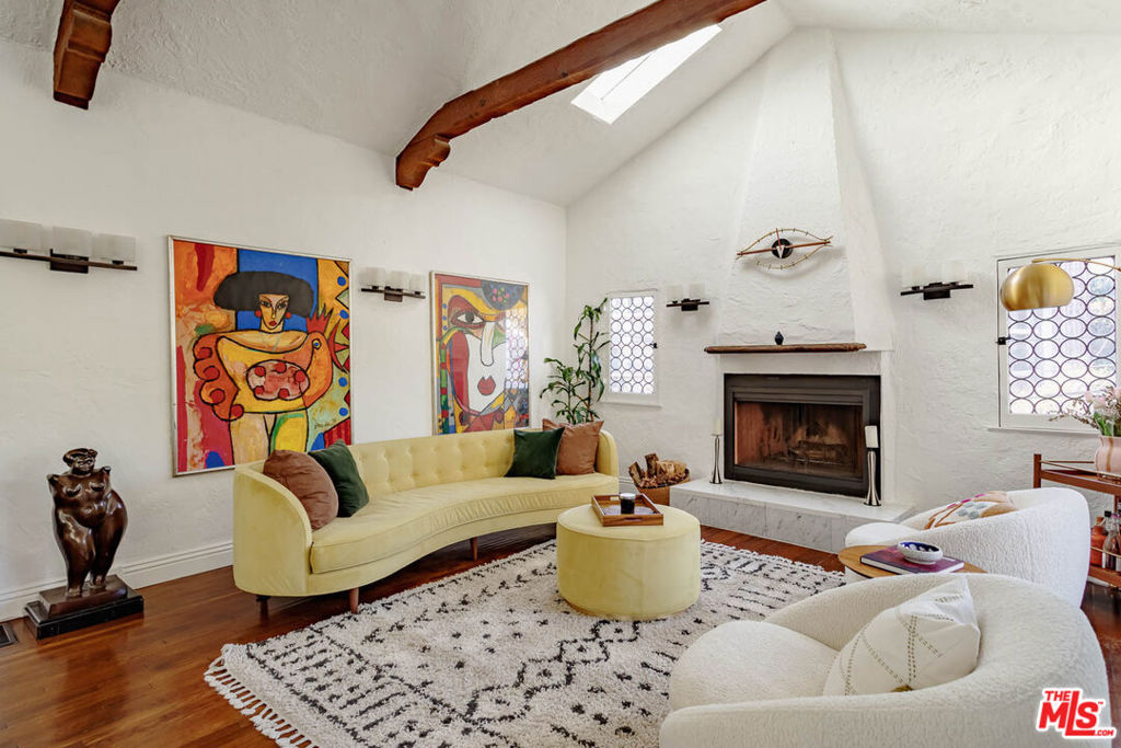 2251 N Cahuenga Boulevard